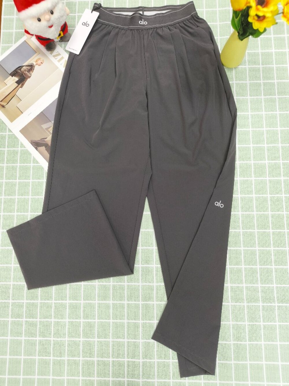 Deep Gray Regular Alo Yoga Trouser Women's ✨/ smoke-free households🥰 - Picture 2 of 9